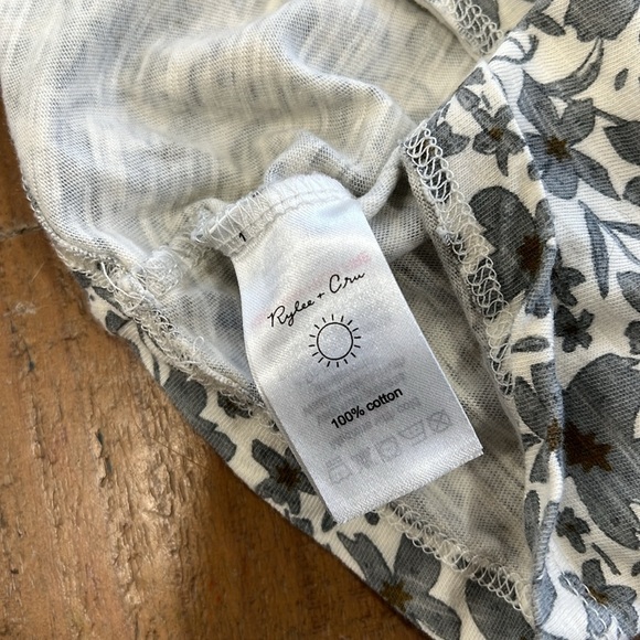 Rylee + cru gray floral long sleeve tee - Picture 5 of 6